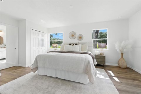 House in Saint Petersburg, Florida 4 bedrooms, 182.65 sq.m. № 1866321 - photo 19
