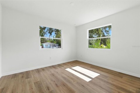 House in Saint Petersburg, Florida 4 bedrooms, 182.65 sq.m. № 1866321 - photo 22