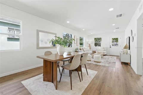 House in Saint Petersburg, Florida 4 bedrooms, 182.65 sq.m. № 1866321 - photo 8