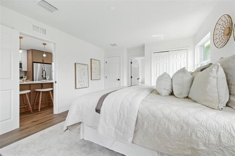 House in Saint Petersburg, Florida 4 bedrooms, 182.65 sq.m. № 1866321 - photo 18