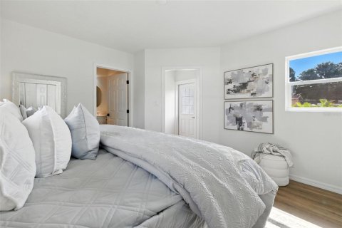 House in Saint Petersburg, Florida 4 bedrooms, 182.65 sq.m. № 1866321 - photo 24