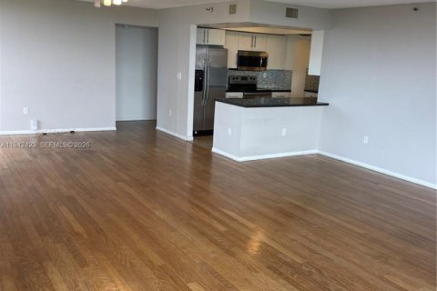 Condominio en alquiler en Coral Gables, Florida, 3 dormitorios, 153.29 m2 № 2059776 - foto 7