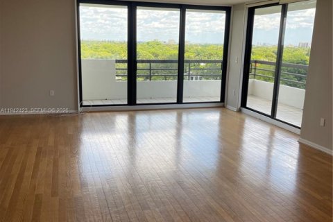 Condominio en alquiler en Coral Gables, Florida, 3 dormitorios, 153.29 m2 № 2059776 - foto 2