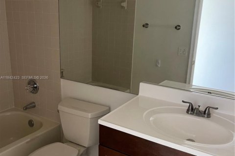 Condominio en alquiler en Coral Gables, Florida, 3 dormitorios, 153.29 m2 № 2059776 - foto 6