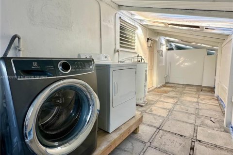 Propiedad comercial en venta en North Miami Beach, Florida, 139.35 m2 № 1483630 - foto 24