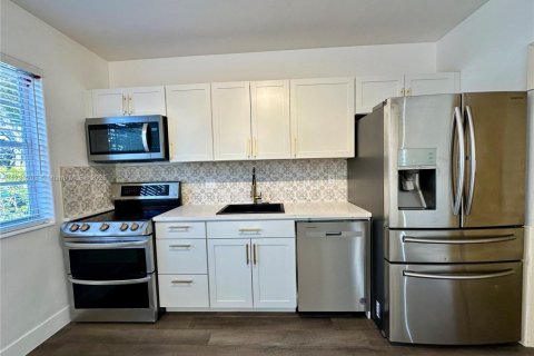 Propiedad comercial en venta en North Miami Beach, Florida, 139.35 m2 № 1483630 - foto 5