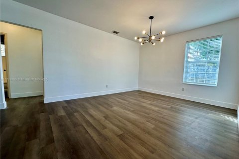 Propiedad comercial en venta en North Miami Beach, Florida, 139.35 m2 № 1483630 - foto 9