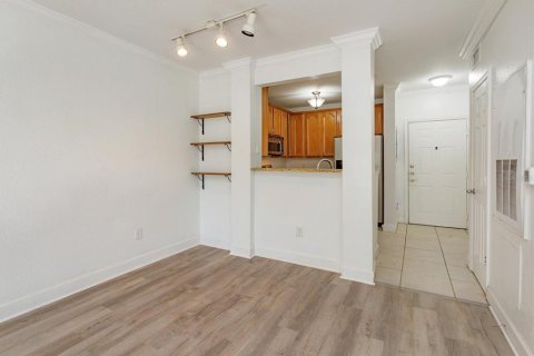 Condo in Orlando, Florida, 1 bedroom  № 1832041 - photo 5