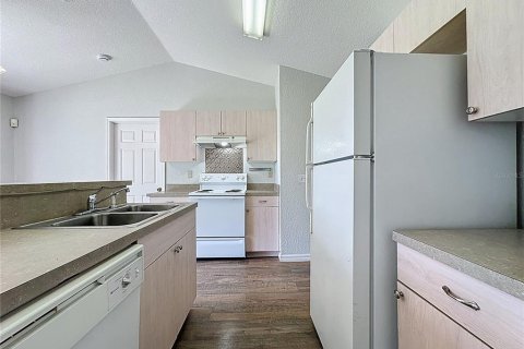 Снять в аренду виллу или дом в Киссимми, Флорида 1 комната, 112.5м2, № 2167137 - фото 13