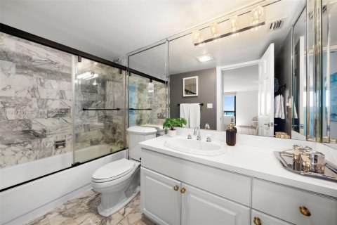 Condo in Miami Beach, Florida, 1 bedroom  № 2082568 - photo 16