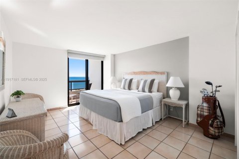 Condo in Miami Beach, Florida, 1 bedroom  № 2082568 - photo 13
