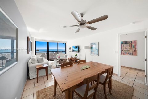 Condo in Miami Beach, Florida, 1 bedroom  № 2082568 - photo 3
