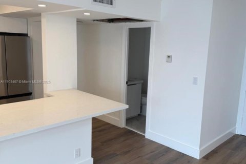 Condominio en alquiler en Hallandale Beach, Florida, 2 dormitorios, 85.84 m2 № 1954396 - foto 7