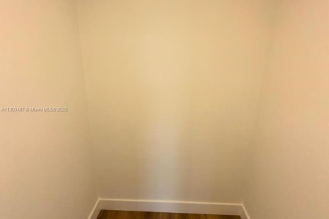 Condominio en alquiler en Hallandale Beach, Florida, 2 dormitorios, 85.84 m2 № 1954396 - foto 19