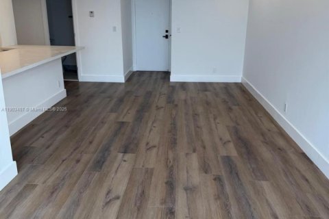 Condominio en alquiler en Hallandale Beach, Florida, 2 dormitorios, 85.84 m2 № 1954396 - foto 8