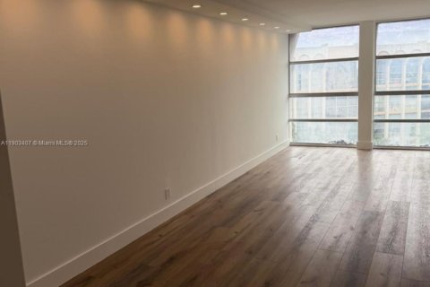 Condominio en alquiler en Hallandale Beach, Florida, 2 dormitorios, 85.84 m2 № 1954396 - foto 4