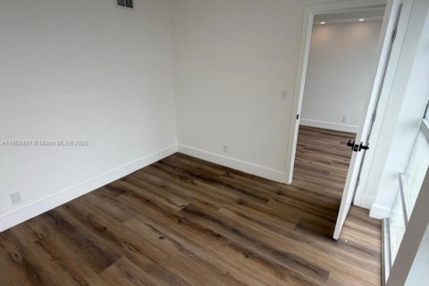 Condominio en alquiler en Hallandale Beach, Florida, 2 dormitorios, 85.84 m2 № 1954396 - foto 10