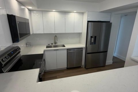 Condominio en alquiler en Hallandale Beach, Florida, 2 dormitorios, 85.84 m2 № 1954396 - foto 3