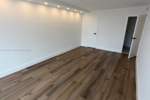 Condominio en alquiler en Hallandale Beach, Florida, 2 dormitorios, 85.84 m2 № 1954396 - foto 16