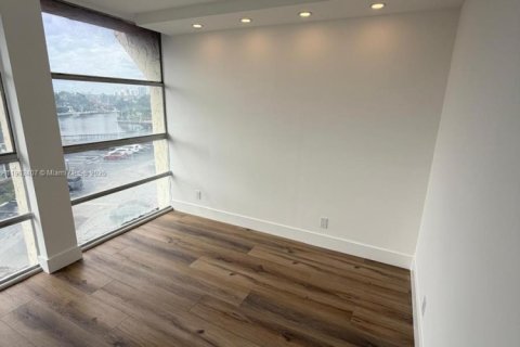 Condominio en alquiler en Hallandale Beach, Florida, 2 dormitorios, 85.84 m2 № 1954396 - foto 9