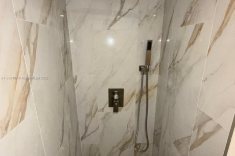 Condominio en alquiler en Hallandale Beach, Florida, 2 dormitorios, 85.84 m2 № 1954396 - foto 11