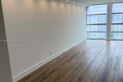 Condominio en alquiler en Hallandale Beach, Florida, 2 dormitorios, 85.84 m2 № 1954396 - foto 24