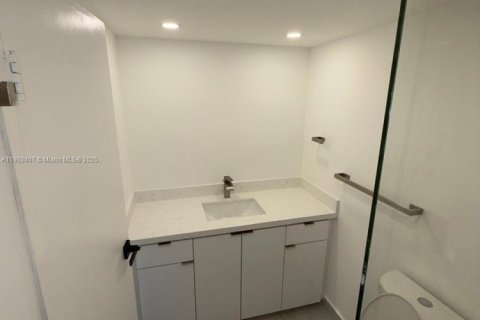 Condominio en alquiler en Hallandale Beach, Florida, 2 dormitorios, 85.84 m2 № 1954396 - foto 21