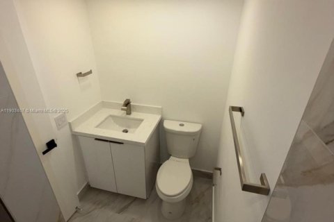 Condominio en alquiler en Hallandale Beach, Florida, 2 dormitorios, 85.84 m2 № 1954396 - foto 12