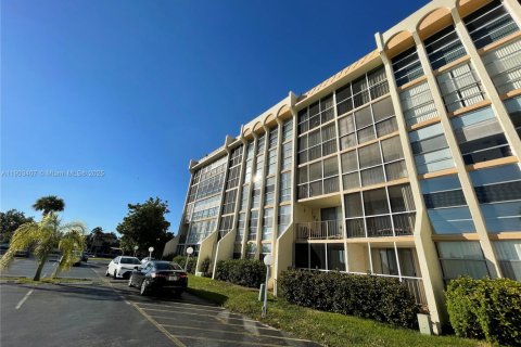 Condominio en alquiler en Hallandale Beach, Florida, 2 dormitorios, 85.84 m2 № 1954396 - foto 26