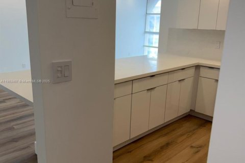 Condominio en alquiler en Hallandale Beach, Florida, 2 dormitorios, 85.84 m2 № 1954396 - foto 15