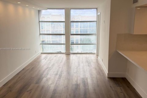 Condominio en alquiler en Hallandale Beach, Florida, 2 dormitorios, 85.84 m2 № 1954396 - foto 6