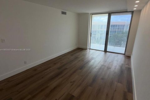 Condominio en alquiler en Hallandale Beach, Florida, 2 dormitorios, 85.84 m2 № 1954396 - foto 18