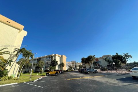 Condominio en alquiler en Hallandale Beach, Florida, 2 dormitorios, 85.84 m2 № 1954396 - foto 30