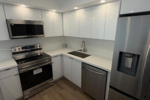 Condominio en alquiler en Hallandale Beach, Florida, 2 dormitorios, 85.84 m2 № 1954396 - foto 14