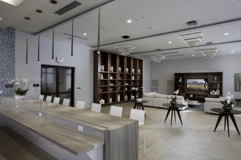 Condo in Doral, Florida, 2 bedrooms  № 1944730 - photo 19