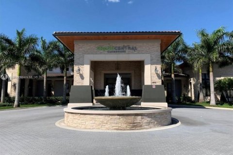 Condo in Doral, Florida, 2 bedrooms  № 1944730 - photo 16
