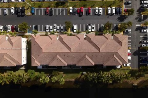 Condo in Doral, Florida, 2 bedrooms  № 1944730 - photo 25
