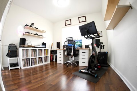 Condo in Doral, Florida, 2 bedrooms  № 1944730 - photo 11