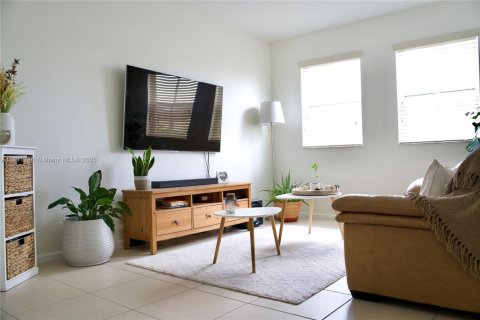 Condo in Doral, Florida, 2 bedrooms  № 1944730 - photo 2
