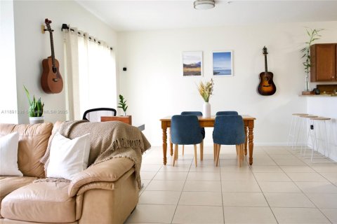 Condo in Doral, Florida, 2 bedrooms  № 1944730 - photo 4