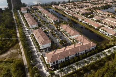 Condo in Doral, Florida, 2 bedrooms  № 1944730 - photo 23
