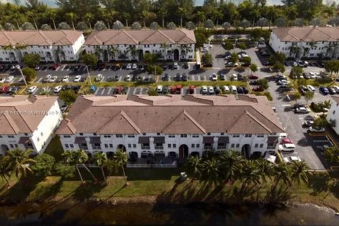 Condo in Doral, Florida, 2 bedrooms  № 1944730 - photo 24