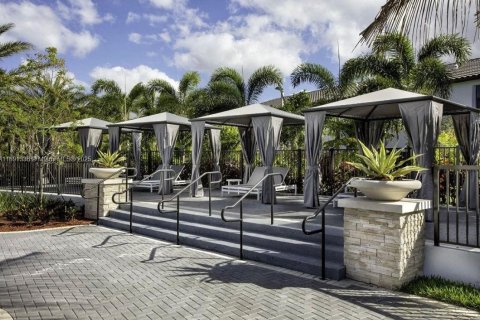 Condo in Doral, Florida, 2 bedrooms  № 1944730 - photo 18
