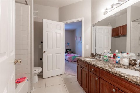 Condo in Orlando, Florida, 2 bedrooms  № 1521947 - photo 28