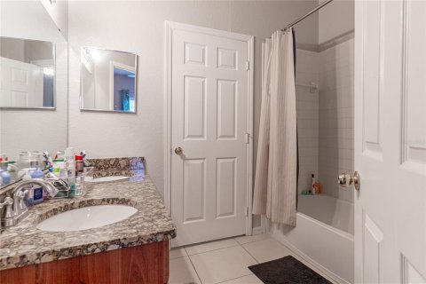Condo in Orlando, Florida, 2 bedrooms  № 1521947 - photo 26