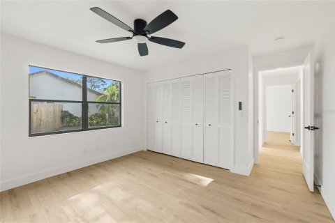 House in Clearwater, Florida 4 bedrooms, 240.99 sq.m. № 2221652 - photo 22