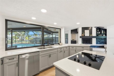 House in Clearwater, Florida 4 bedrooms, 240.99 sq.m. № 2221652 - photo 26