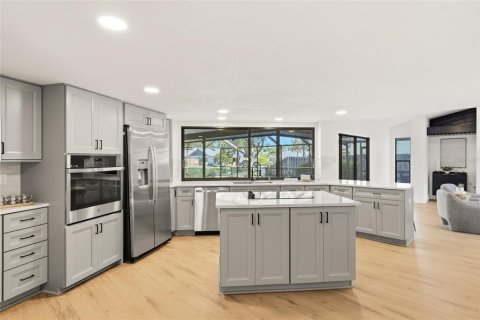 House in Clearwater, Florida 4 bedrooms, 240.99 sq.m. № 2221652 - photo 24
