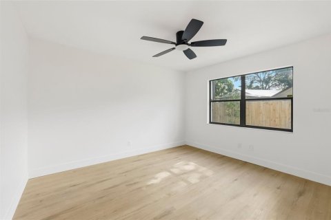 House in Clearwater, Florida 4 bedrooms, 240.99 sq.m. № 2221652 - photo 21