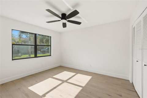 House in Clearwater, Florida 4 bedrooms, 240.99 sq.m. № 2221652 - photo 18